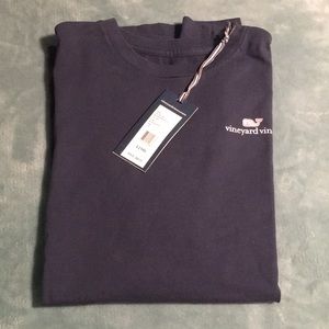 Vineyard vines navy tshirt